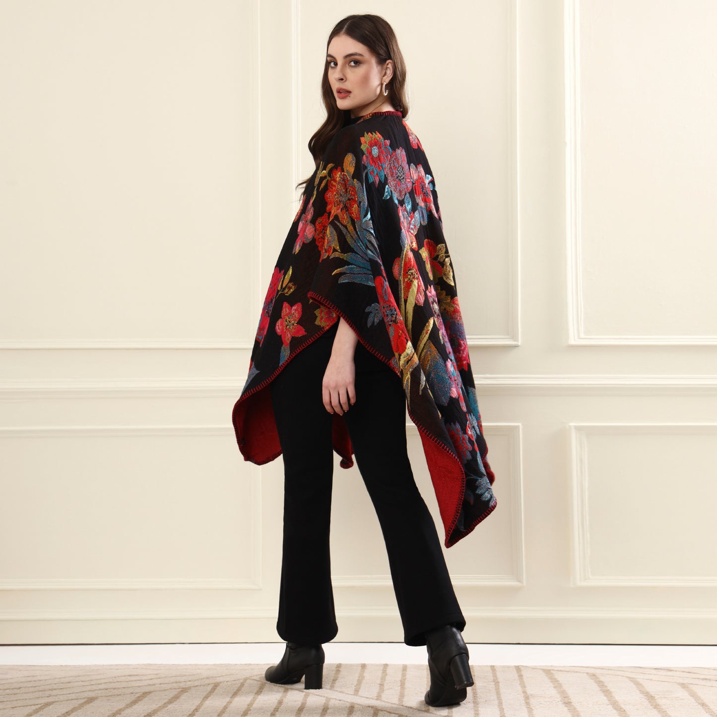 Capes & Ruanas Black & Red