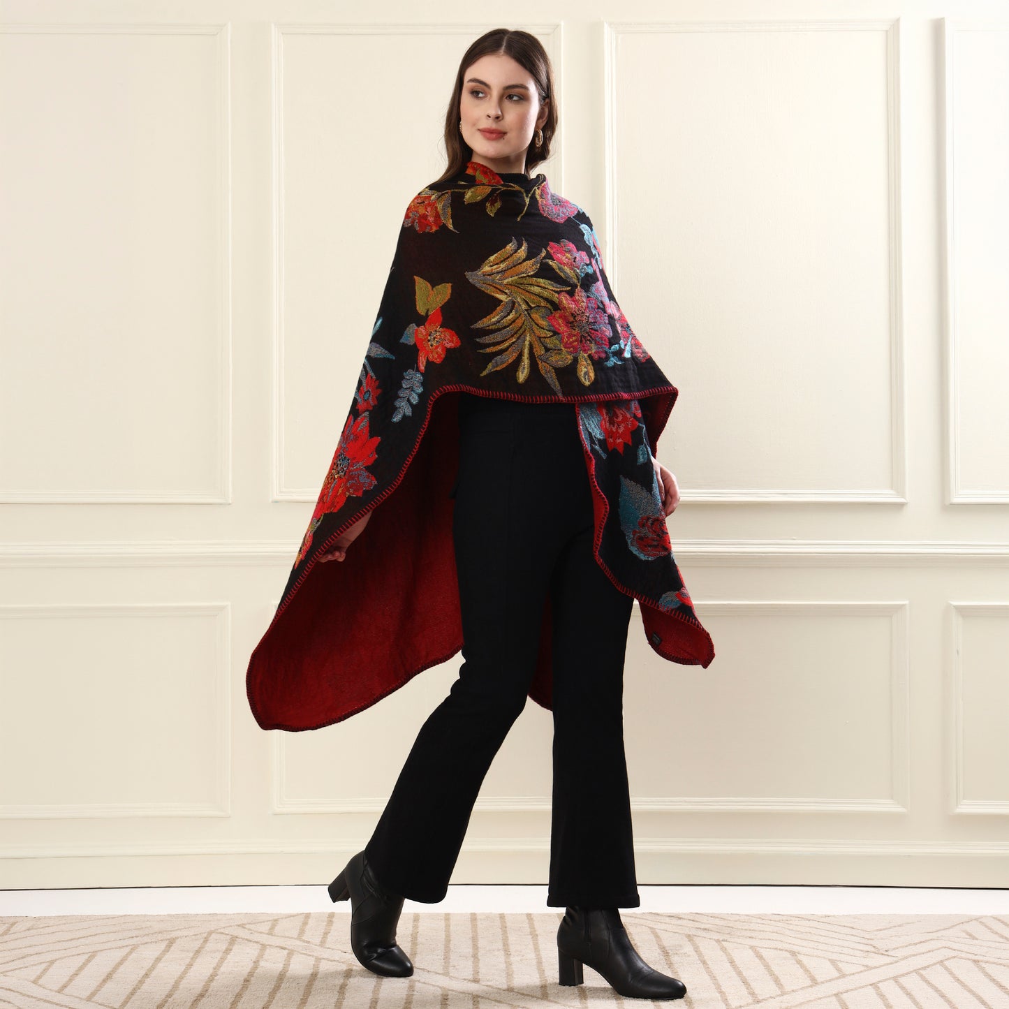 Capes & Ruanas Black & Red